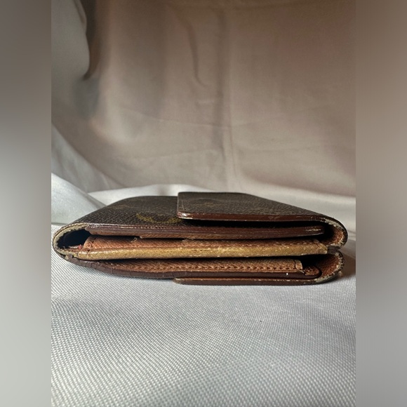 LV Monogram Wallet Excellent Condition Authentic - Picture 5 of 10